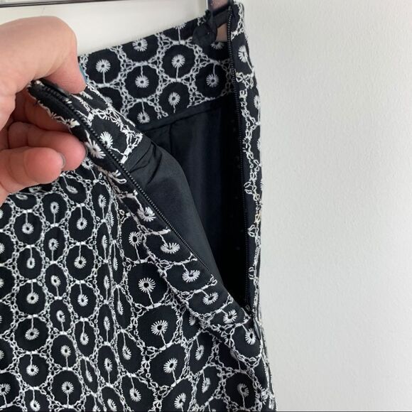 Talbots Geo Flower Embroidered Silk Blend Crop Dress Pants Black and White Sz 8 - Picture 8 of 11